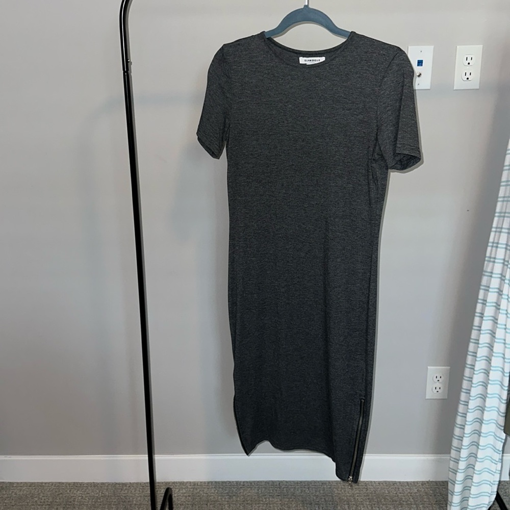 Women’s gray T-shirt style midi dress with functional zipper side slit. Small